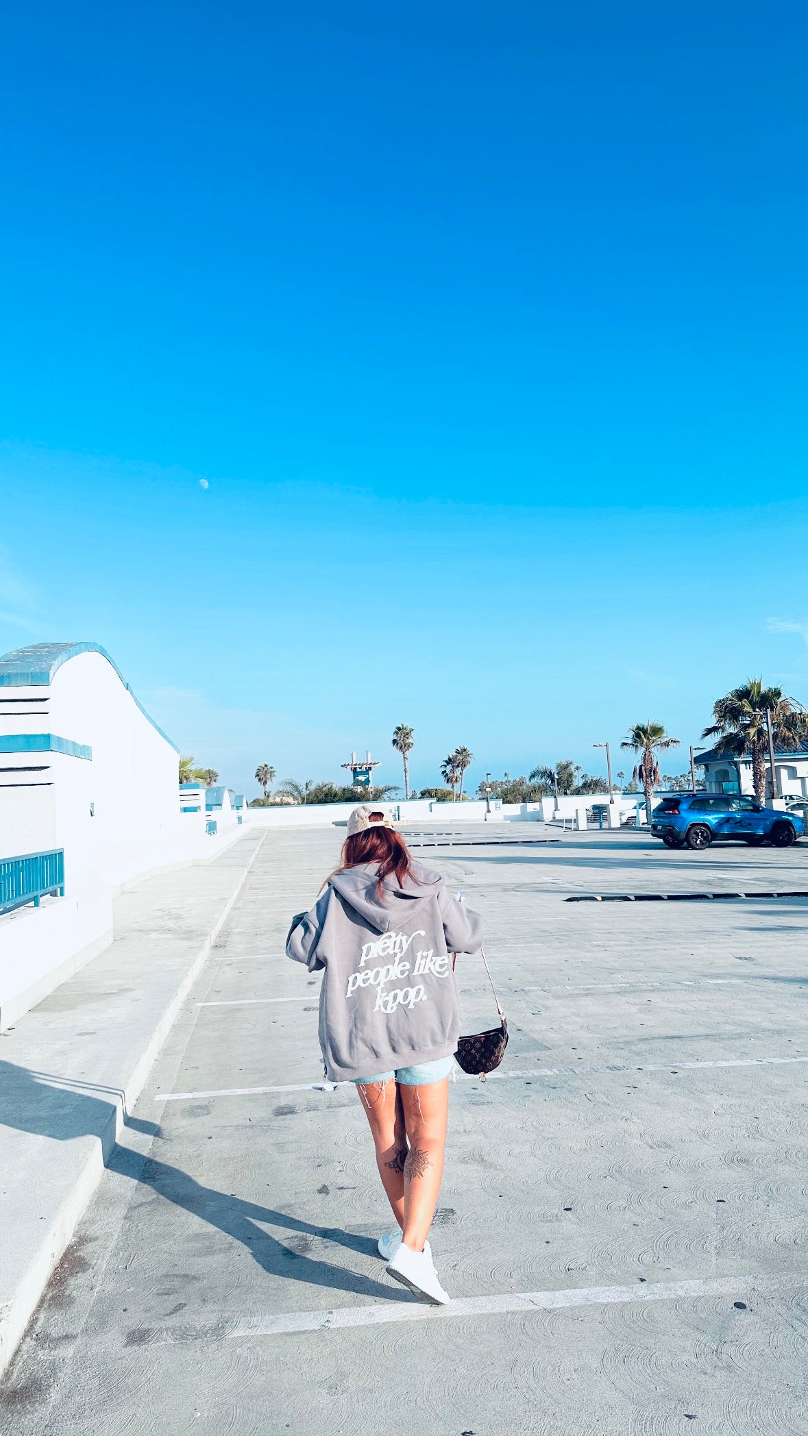"PRETTY PEOPLE LIKE K-POP" zip up hoodie - light grey