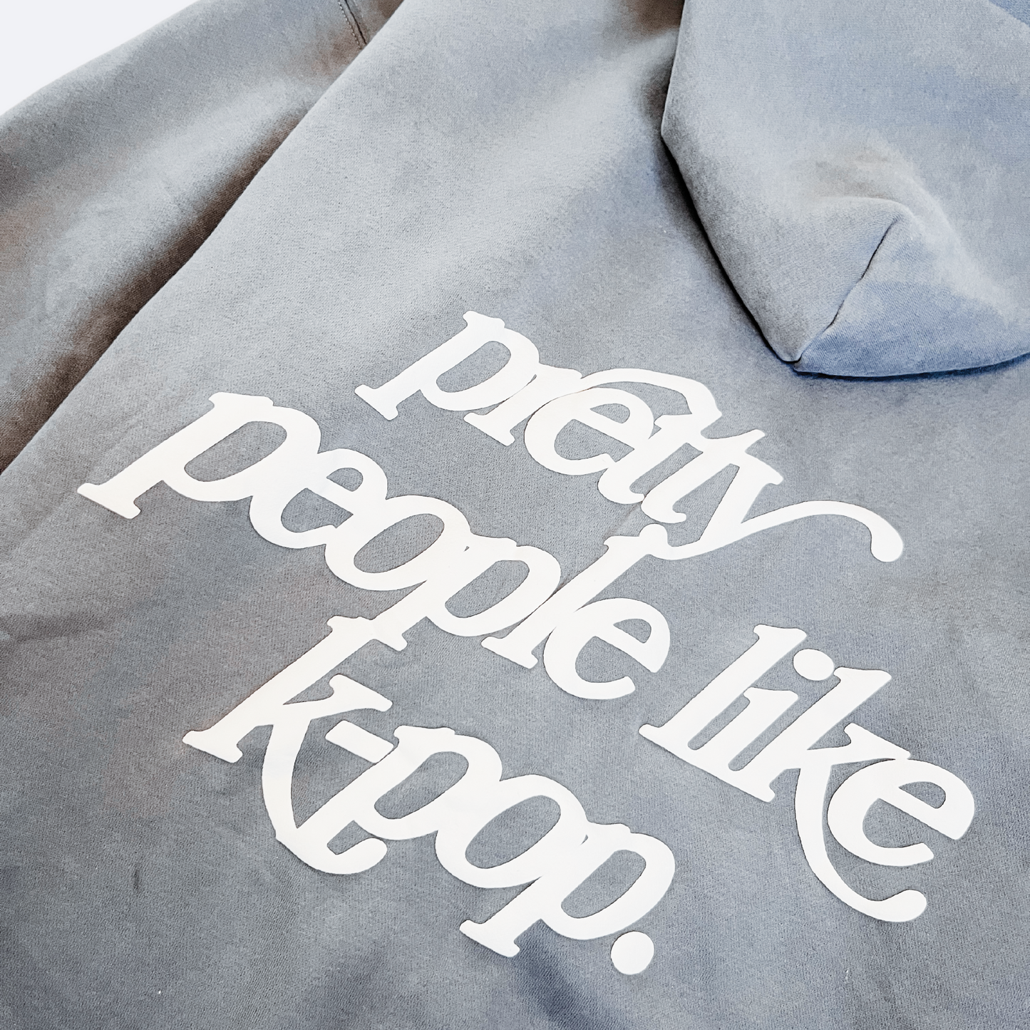 "PRETTY PEOPLE LIKE K-POP" zip up hoodie - light grey