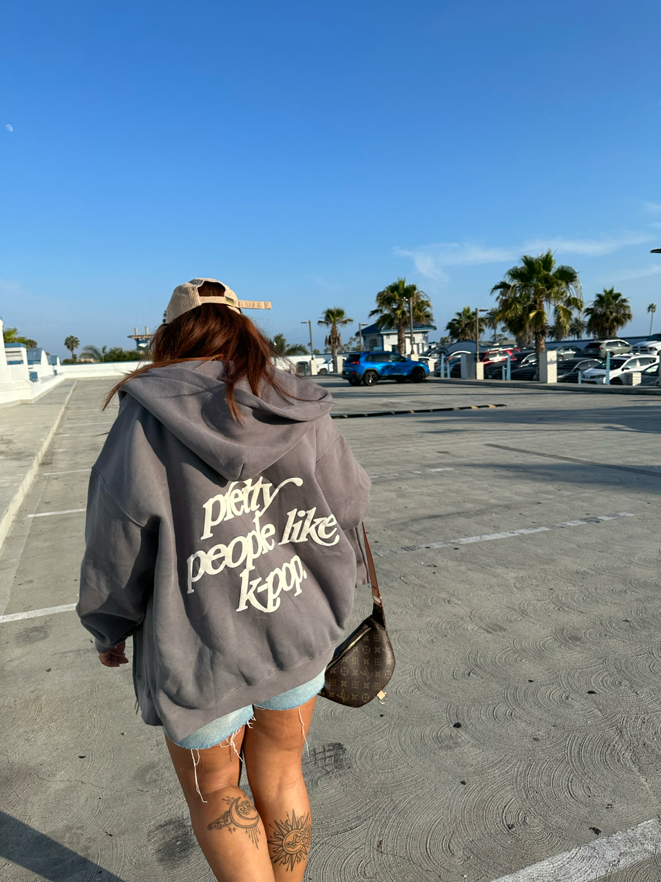 "PRETTY PEOPLE LIKE K-POP" PULLOVER Hoodie